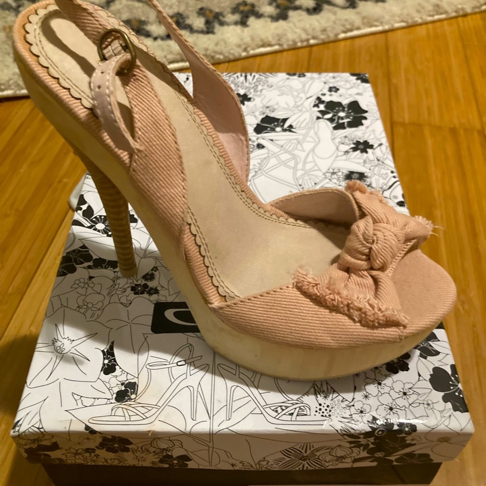 Brand new, never worn heels. Super cute 💕